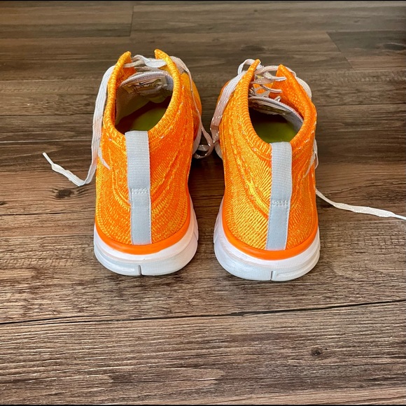 Men’s Size 9.5 Nike Free Flyknit Chukka Total Orange Volt - Picture 3 of 5